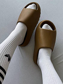 Круті шльопанці унісекс Adidas Yeezy Slide. Молодіжні шльопки чоловічі і жіночі Адідас Ізі.