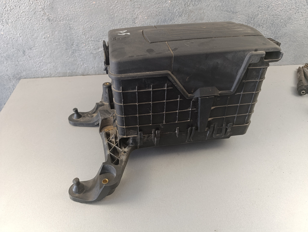 Корпус (АКБ) Skoda Octavia A5 1K0915333C