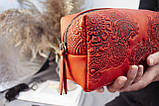 Велика шкіряна косметичка жіноча Червона з тисненням Квітучий Сад, фото 6