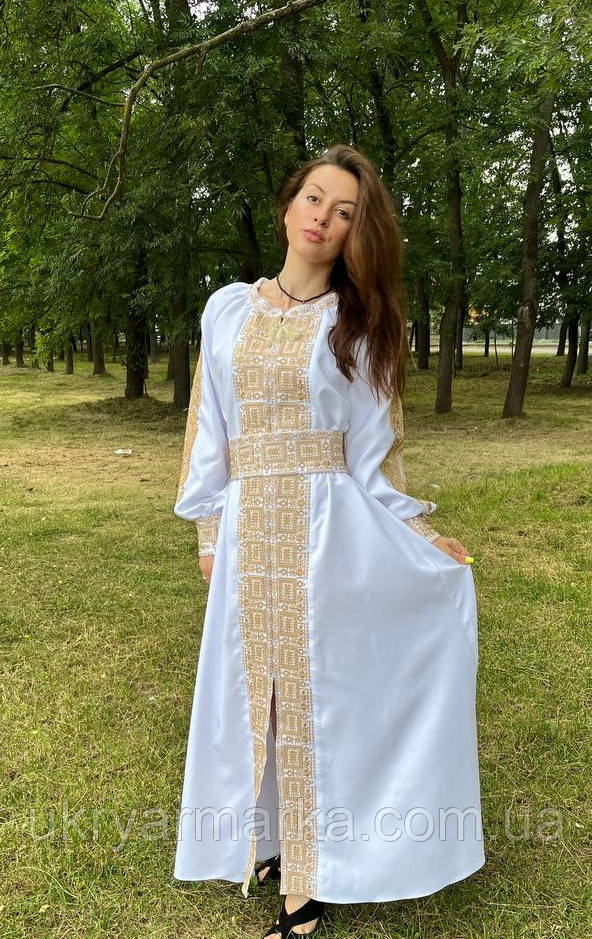 шикарно вышитое платье