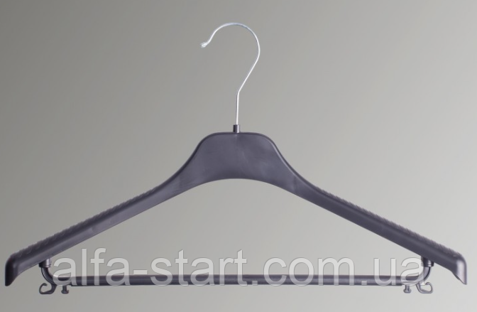 Чорний вішак плічики 46 см із пластику для верхнього одягу з поперечиною