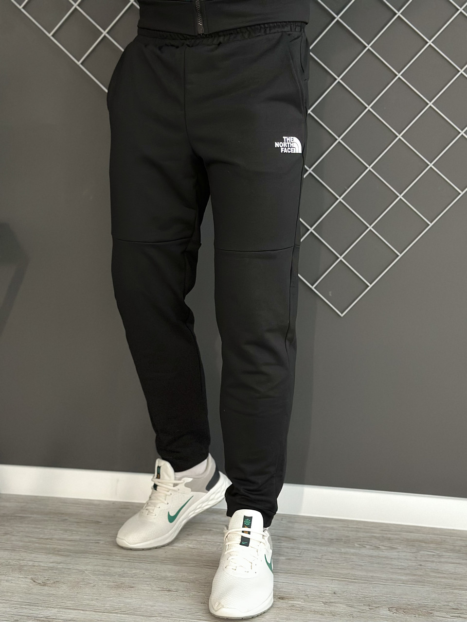 Чоловічі спортивні штани The North Face чорні демісезонні весняні осінні ТНФ чорного кольору