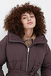 Подовжена зимова куртка з поясом Finn Flare FWB51048-825 Down fill коричнева M, фото 6