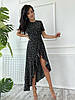 Асиметрична красива сукня в горошок з розрізом по ніжці і видовженим подолом з рюшем, фото 2