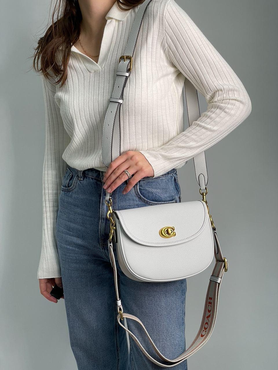 Жіноча сумка Коуч біла Coach White Polished Pebble Willow Saddle Bag