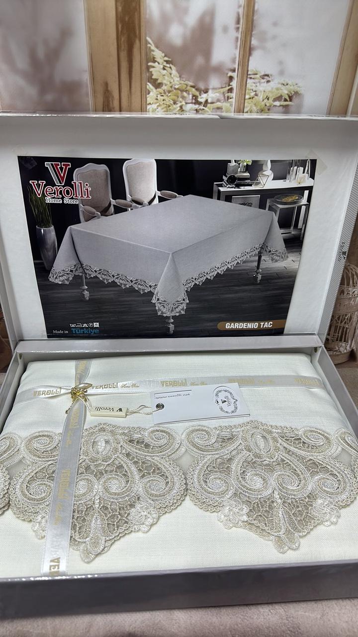 Скатертина з мереживом в подарунковій коробці 160 на 220 см Verolli Gardenio Diamond кремова 08
