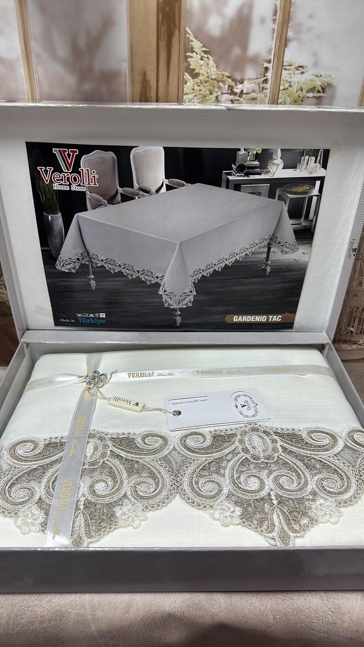 Скатертина з мереживом в подарунковій коробці 160 на 220 см Verolli Gardenio Diamond кремова 09