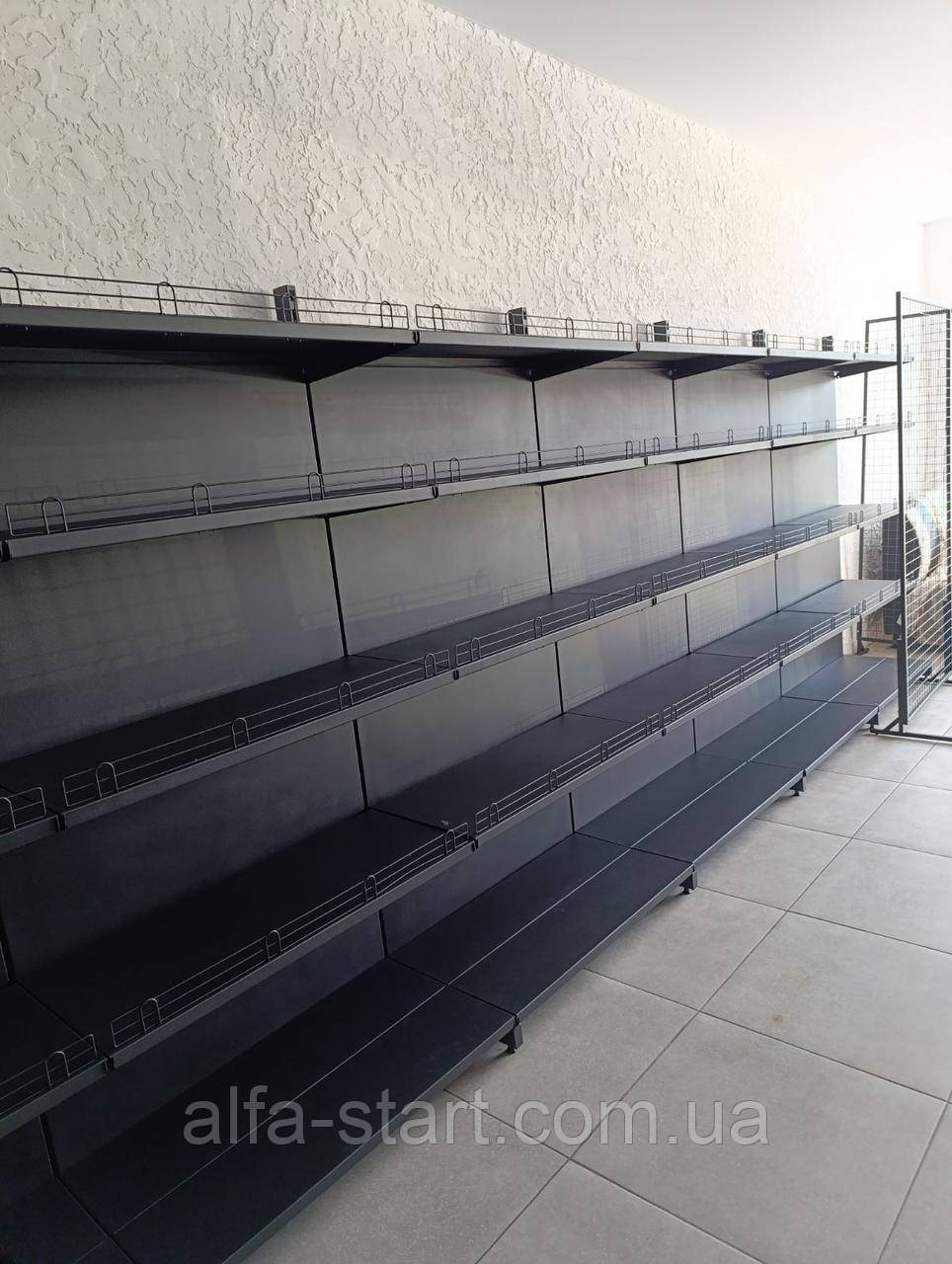 Чорний металевий торговий стелаж стенд 5м під вітрину з полицями