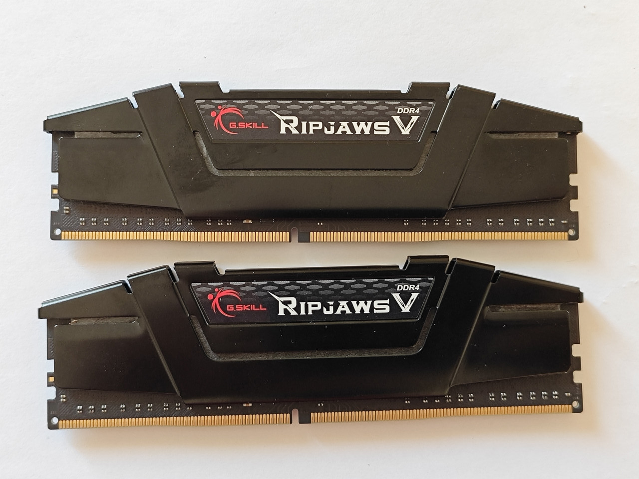 Комплект оперативної пам'яті G.Skill DDR4-4000 16 Gb PC4-32000 2x8Gb Ripjaws V F4-4000C18D-16GVK 2023Oct Б/В