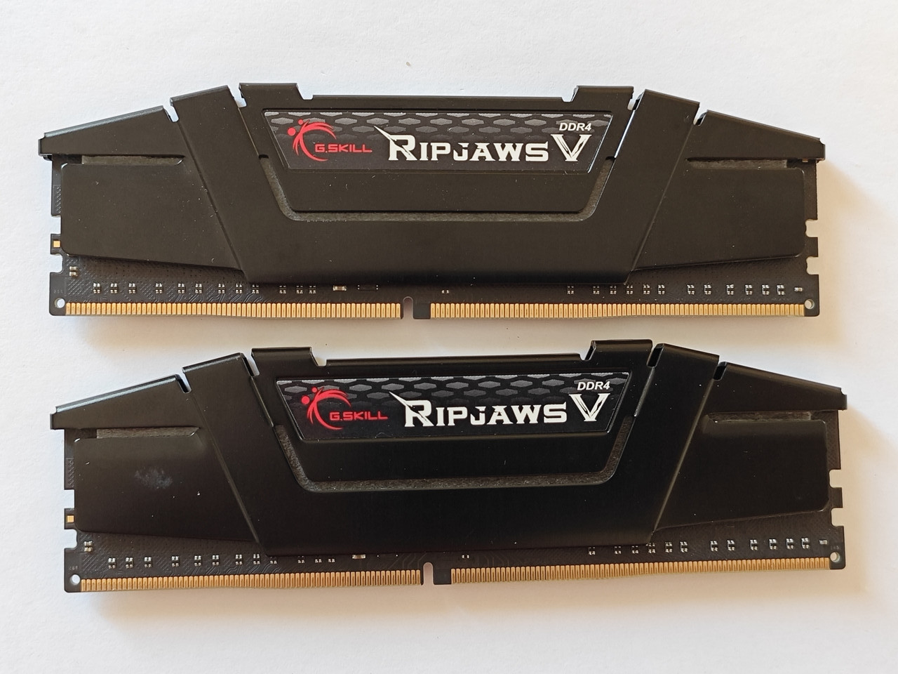 Комплект оперативної пам'яті G.Skill DDR4-3200 16Gb 2x8Gb Ripjaws V F4-3200C16D-16GVKB 2023Dec Б/В