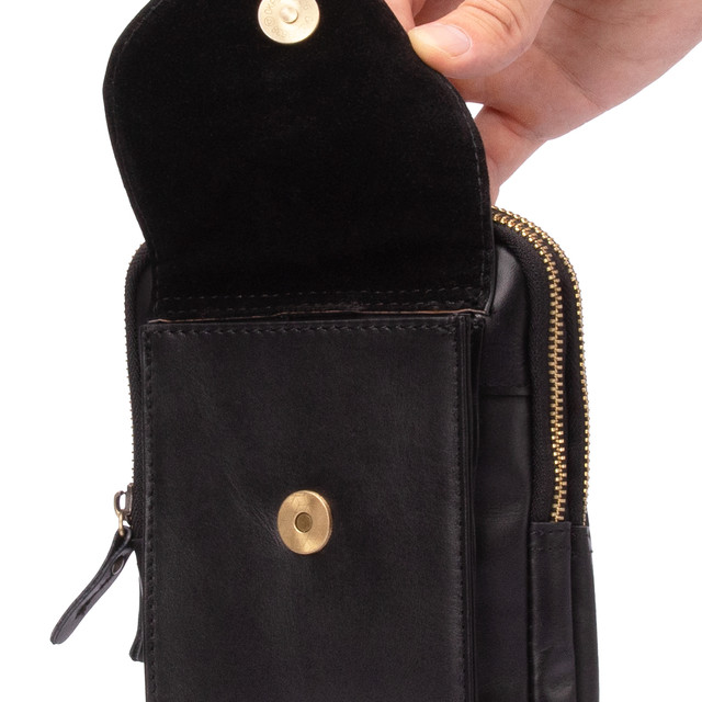 Фото рюкзак шкіряний на одне плече чорний арт.00136 Фото рюкзак шкіряний на одне плече чорний арт.00136