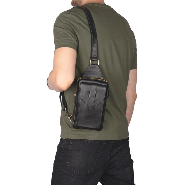 Фото рюкзак шкіряний на одне плече чорний арт.00136 Фото рюкзак шкіряний на одне плече чорний арт.00136