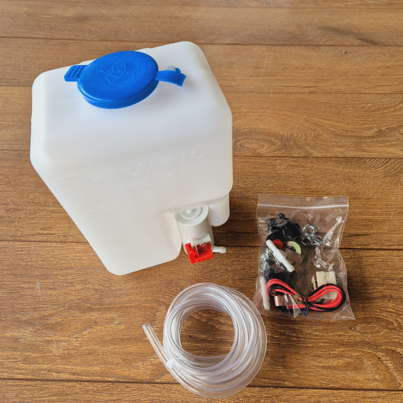 Склоомивач МТЗ у складі бачок + насос 1.5 л