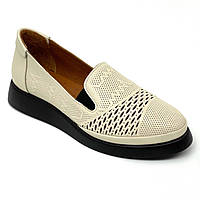 Жіночі шкіряні туфлі сліпони на низькому ходу бежевого кольору з перфорацією AllShoes 88-03 BEJ 36 розмір