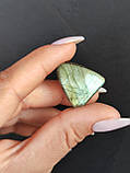 Лабрадор трикутник камінь без оправи. Кабошон натуральний лабрадор голова риби 26*22.5*5 мм. Індія., фото 4