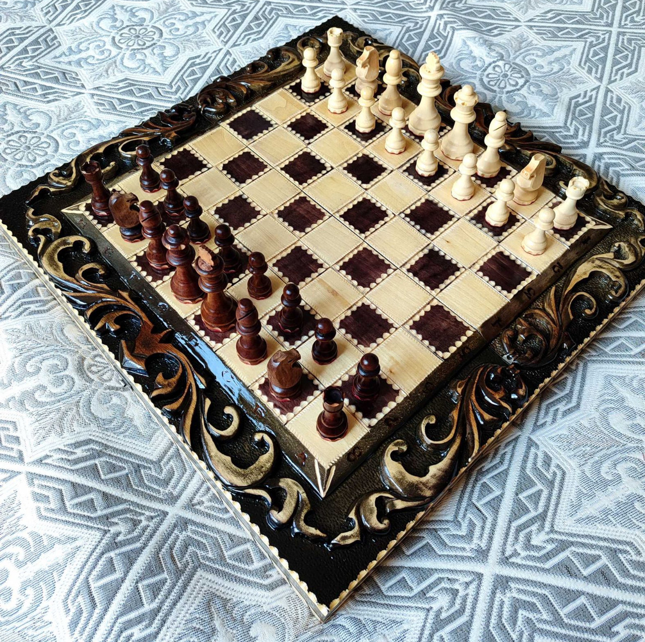 Шахи та нарди ручної роботи з елементами ризіння для дерева та малюнком, зробленим випалюванням для дерева, фото 1