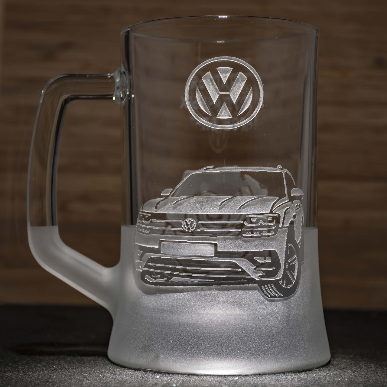 Пивний келих з гравіюванням автомобіля Volkswagen Atlas Фольксваген Атлас - подарунок для автомобіліста