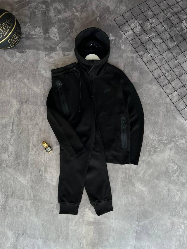 Спортивный костюм Nike Спортивный костюм Nike