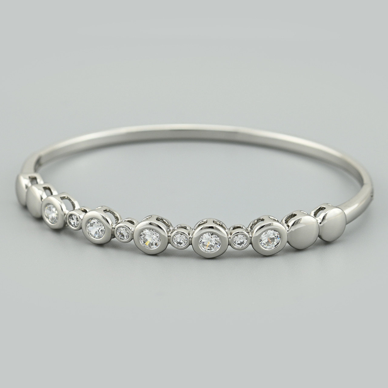 Жорсткий браслет Анріал 45188 ширина 6 мм білі фіаніти позолота Біле Золото довжина 15-18, фото 1