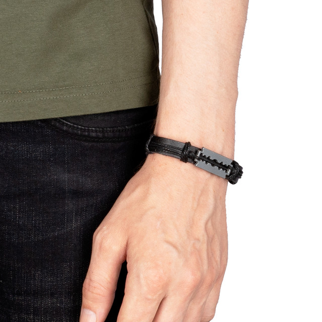 Браслет на руку шкіряний з металевим лезом чорний арт.00182