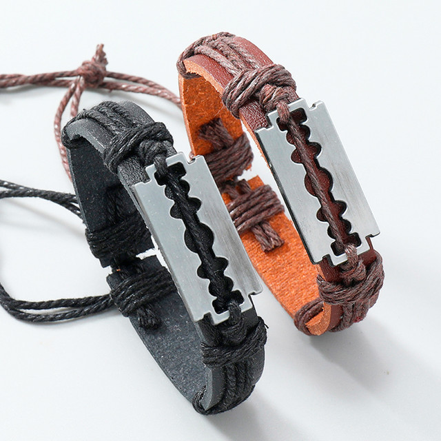 Браслет на руку шкіряний з металевим лезом чорний арт.00182