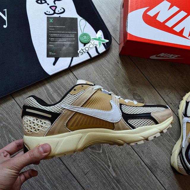 Nike Vomero 5 