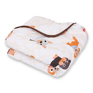 Дитяча стьобана ковдра в ліжечко 105х135см бязь / холоофайбер біле з принтом собачки, фото 1