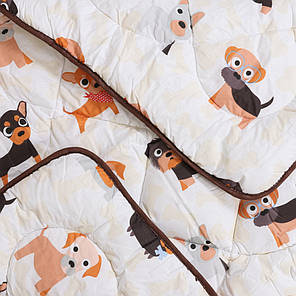 Дитяча стьобана ковдра в ліжечко 105х135см бязь / холоофайбер біле з принтом собачки, фото 3