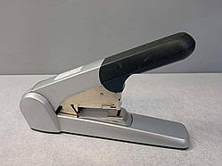 Діркопробивач степлер Б/У Leitz 5552