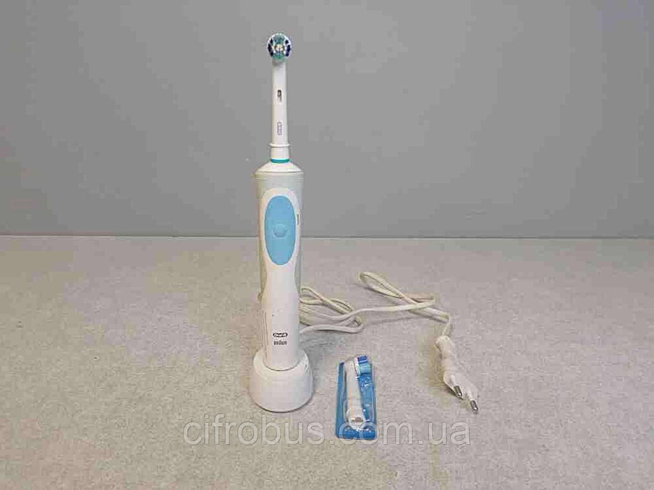 Електричні зубні щітки Б/У Braun Oral-b Vitality Precision Clean Type 3757