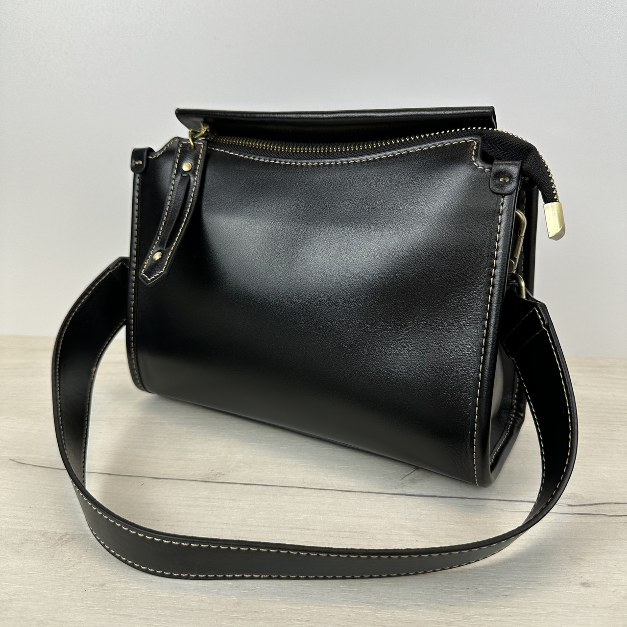 Шкіряна сумка гладка фактура на широкому ремені С101-КТ-4315 Чорна, фото 1