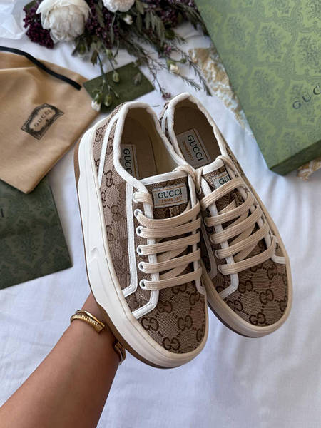 Gucci Original GG Canvas Sneakers 15932