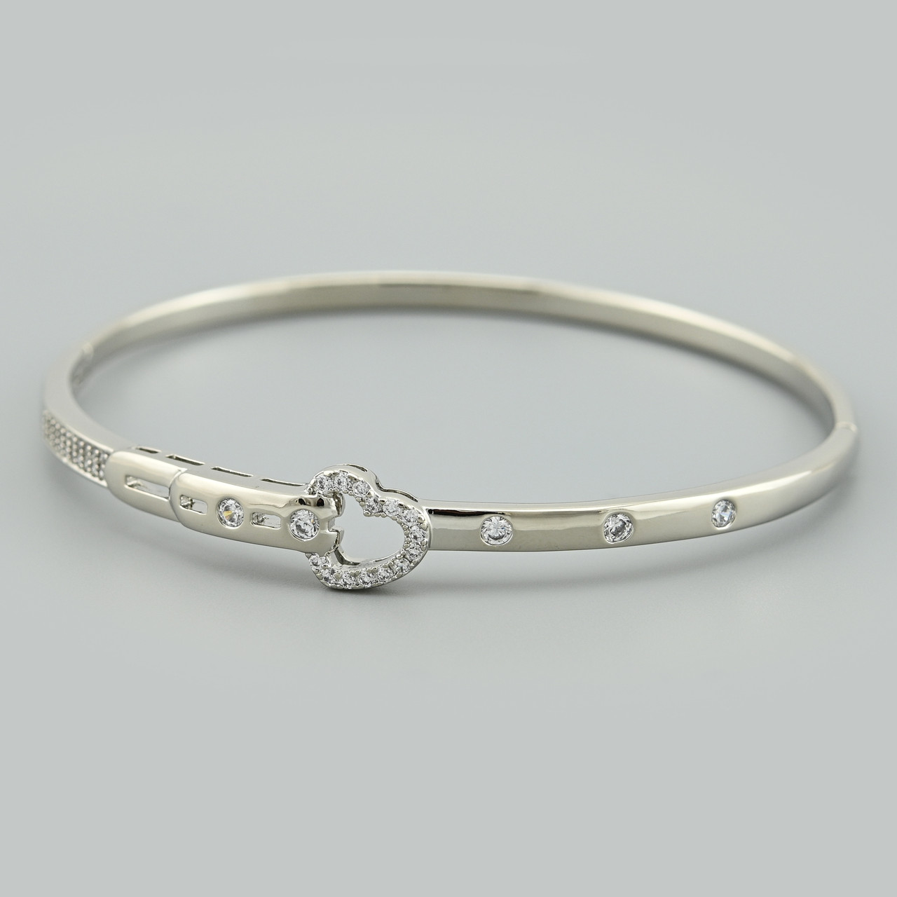 Жорсткий браслет Це любов 45180 ширина 8 мм білі фіаніти позолота Біле Золото довжина 15-18, фото 1