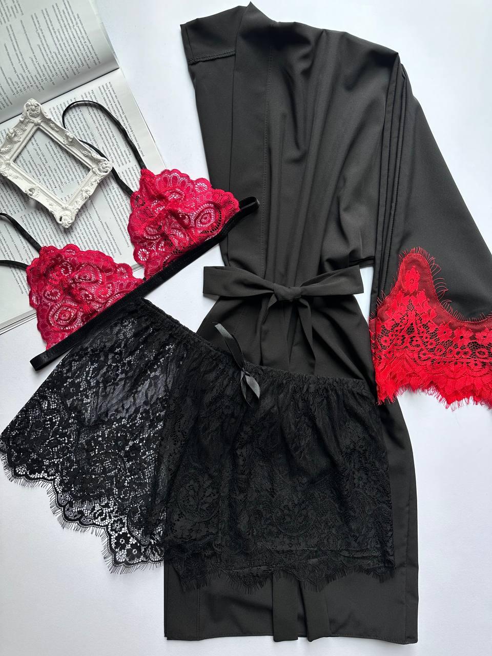 Халат -бюстгальтер-шорты, комплект.