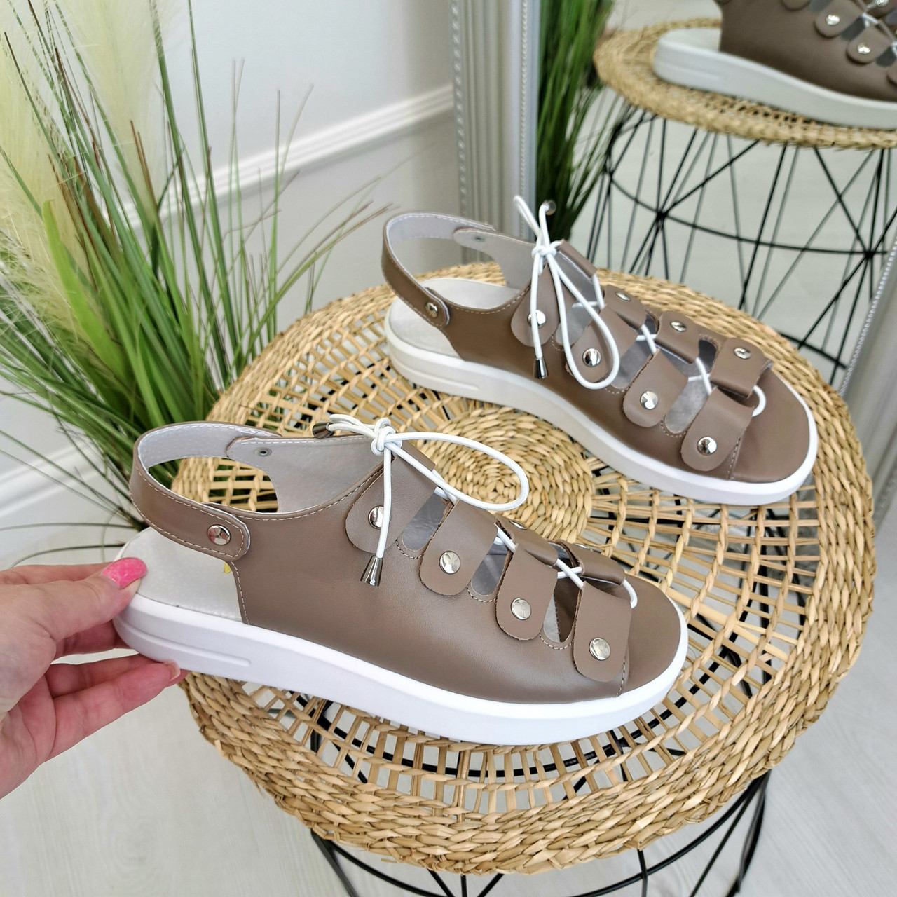 Босоніжки шкіряні жіночі на потовщеній підошві, колір візон, фото 1