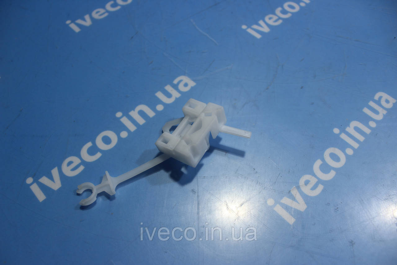 Фіксатор повзун склопідйомника правих дверей Iveco Stralis Trakker Eurocargo Івеко 5801325225, фото 1