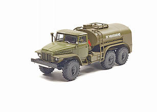 Масштабна модель паливозаправника — Урал 375 ТЗ -5