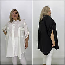 Подовжена базова блуза великих розмірів на гудзиках з легкої тканини софт