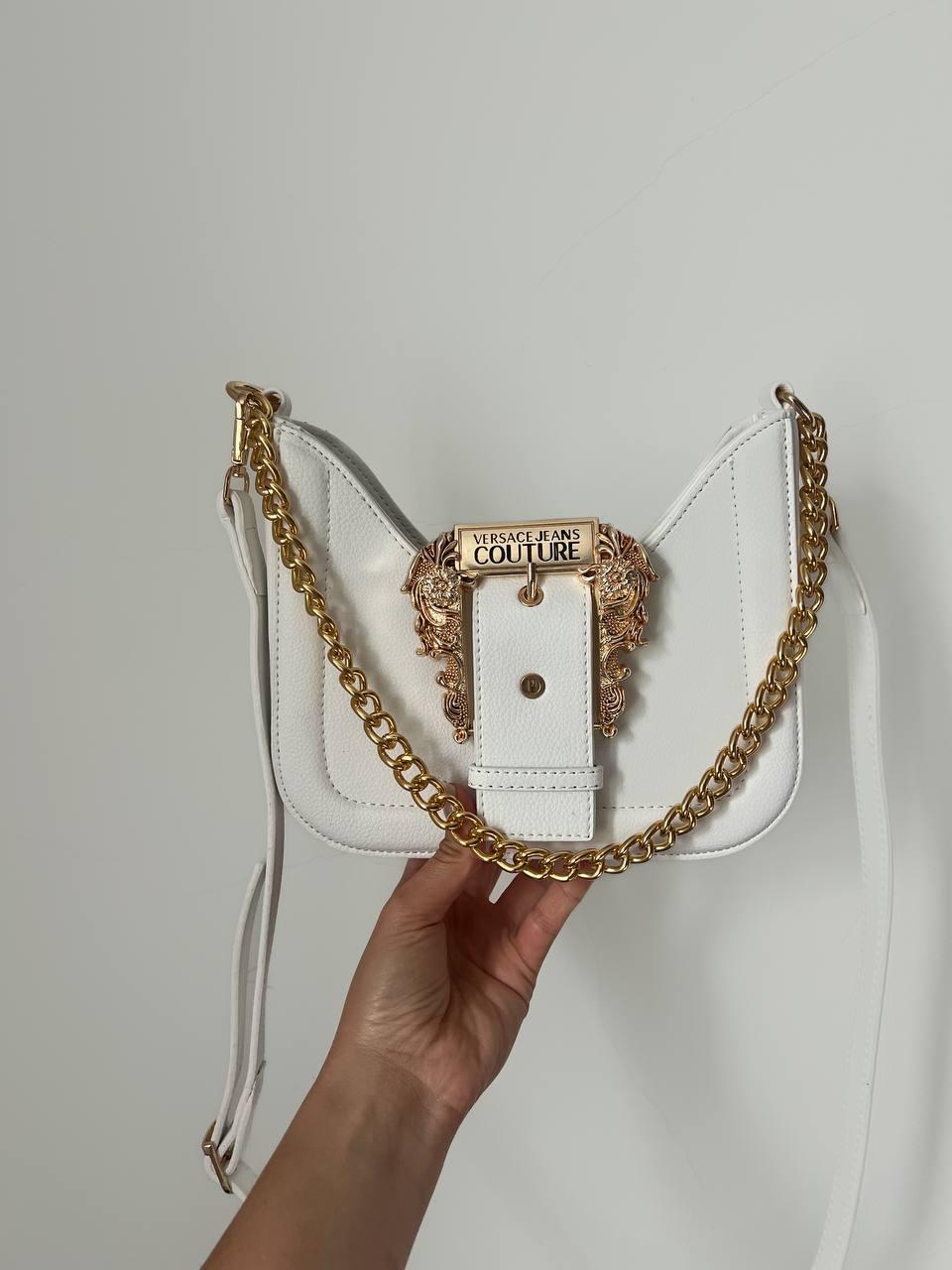 Жіноча сумка Versace White сумка кросбоді Версачі екошкіра біла на 1 відділення з золотистим ланцюжком V