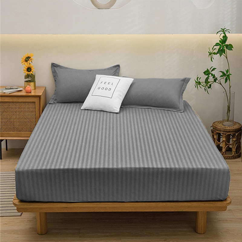 Сіре натяжне простирадло гумка односпальне з бязі щільне (90*200*25) бавовняне в смужку однотонне