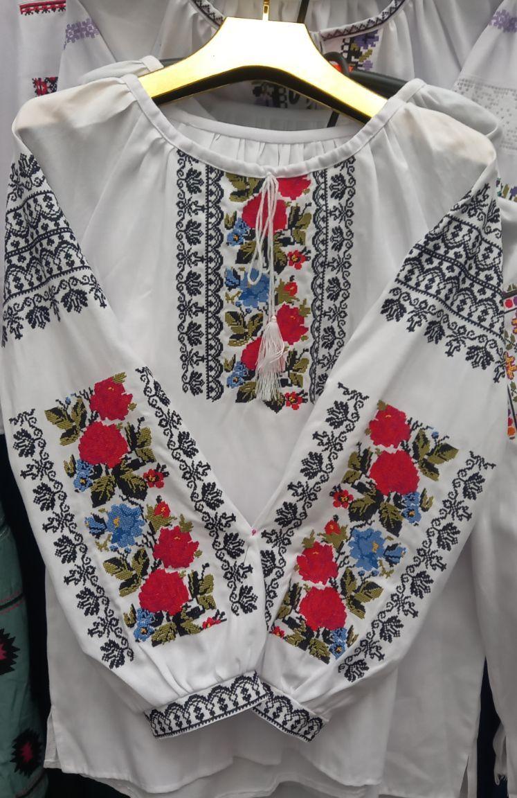 Блуза вишиванка жіноча з домотканого полотна вишита різнокольоровими квітами хрестиком розміри від 44 до 64
