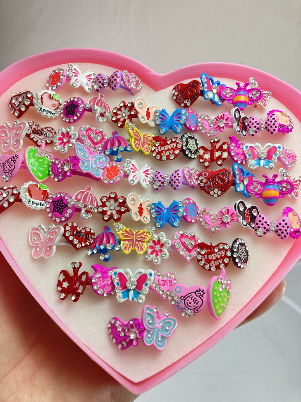 Набір дитячих каблучок “Казковий блиск” — 72 шт. у коробці-серці, фото 1