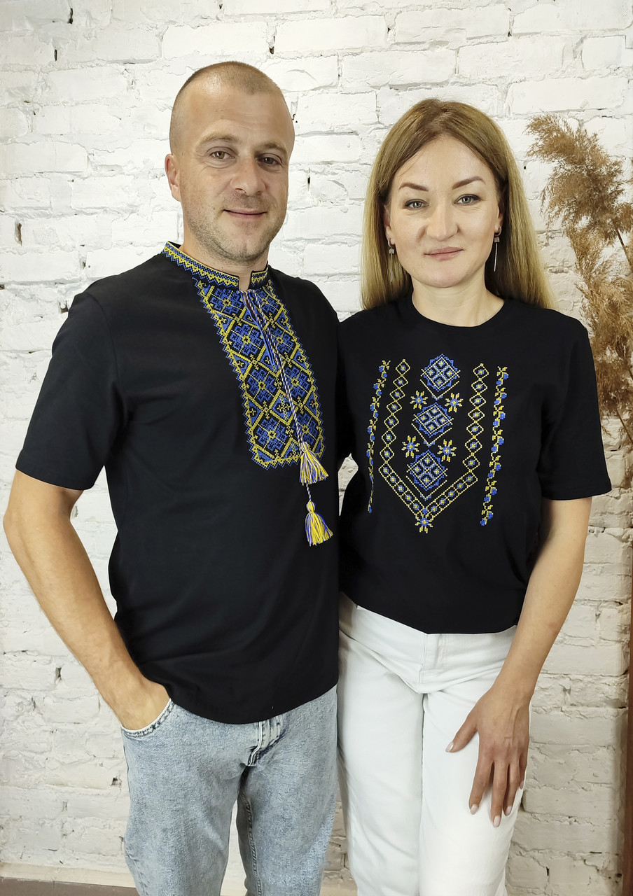 Футболка вишиванка для пари чорного кольору вишиті синьо жовтим хрестиком