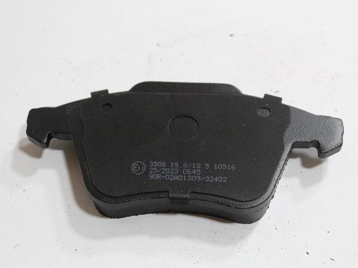 Колодки передні гальмівні VW TRANSPORTER T5 ФУРГОН (7HA, 7HH, 7EA, 7EH) 1.9 2003.04- BP3508 BREMSI