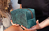 Велика шкіряна косметичка з тисненням Карпати кольору Морської хвилі, фото 2