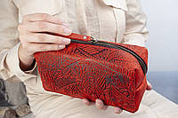 Большая кожаная косметичка женская Красная с тиснением Карпаты