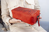 Велика шкіряна косметичка жіноча Червона з тисненням Карпати, фото 3
