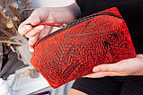 Велика шкіряна косметичка жіноча Червона з тисненням Карпати, фото 7