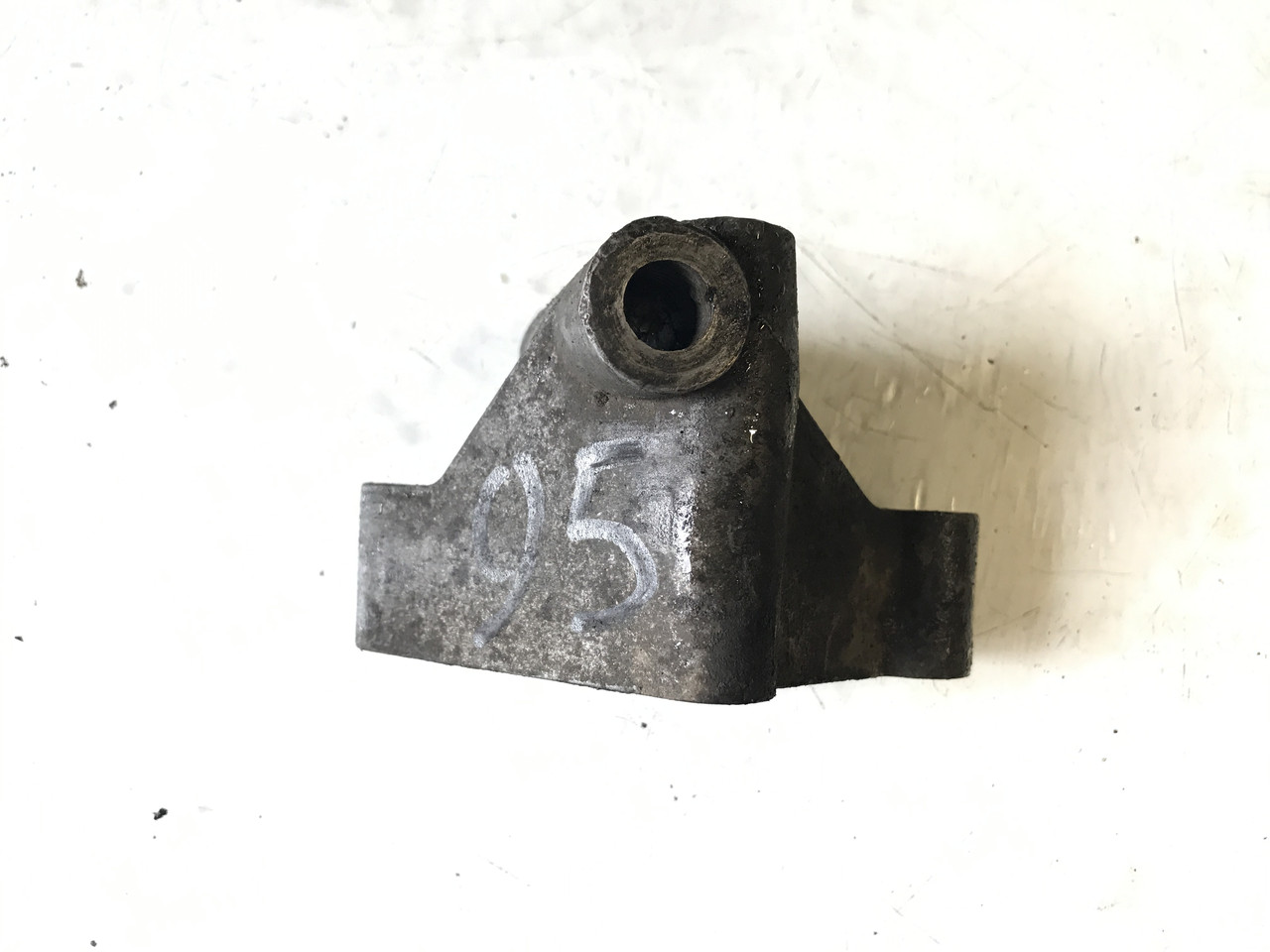 Кронштейн лапа кріплення генератора Mercedes-Benz W124 1021550835 No95, фото 1