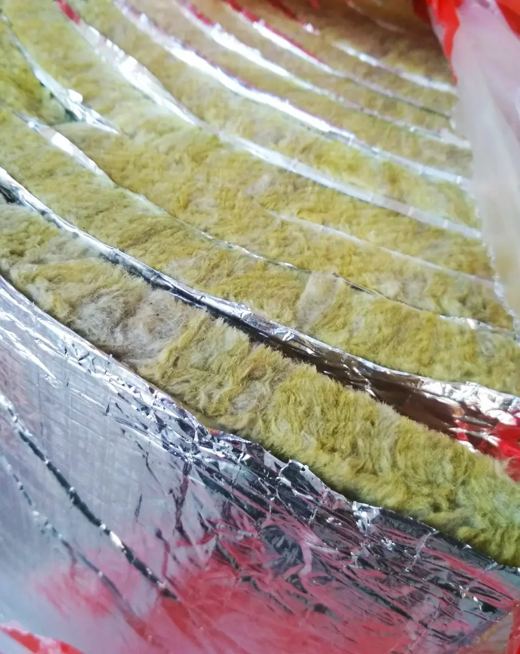 Мінеральна вата для димоходів з фольгою "Paroc" 50 мм, ширина 1 м.